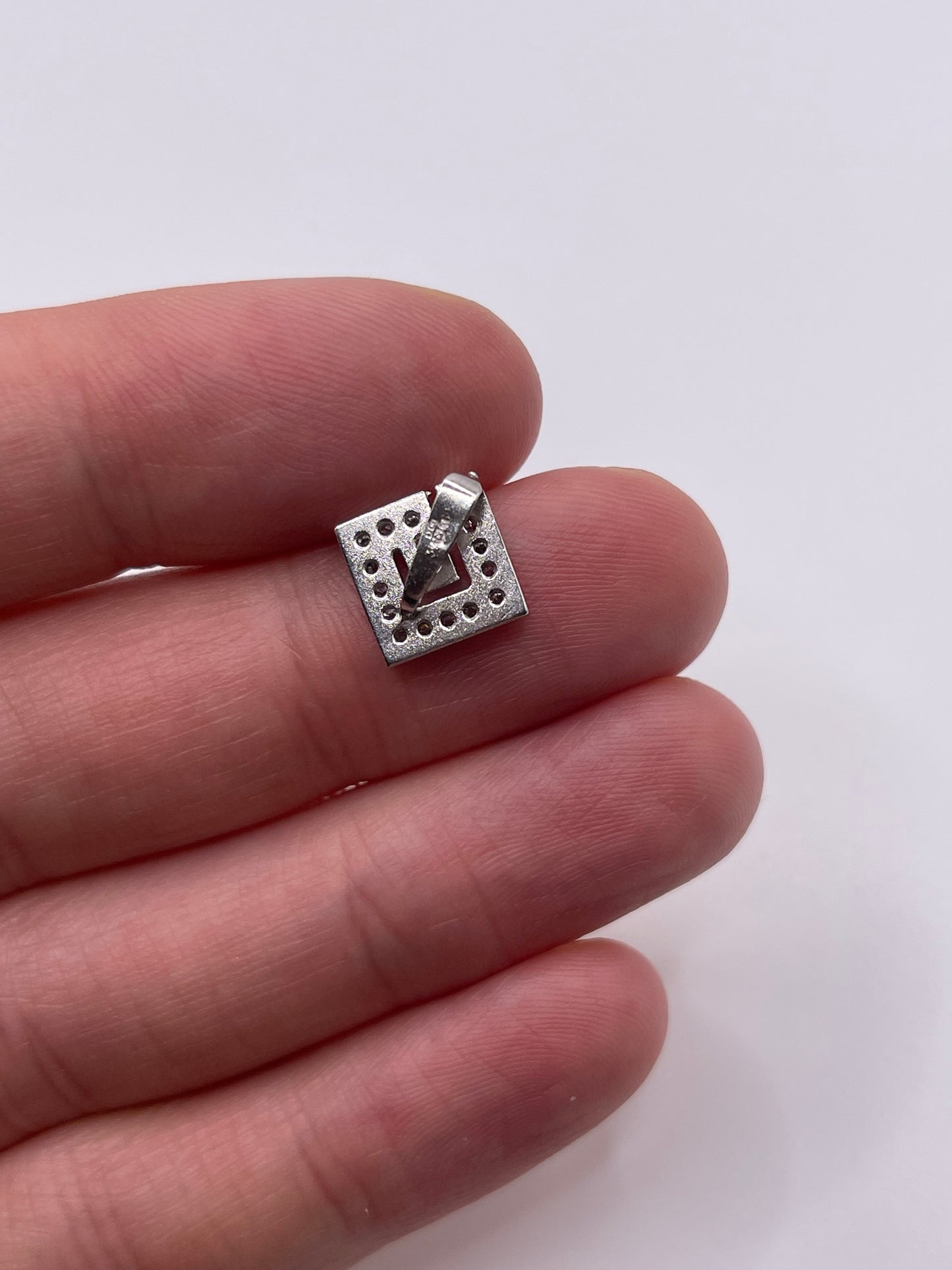 9ct white gold diamond pendant