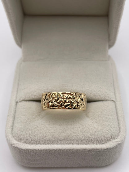 9ct gold patterned band