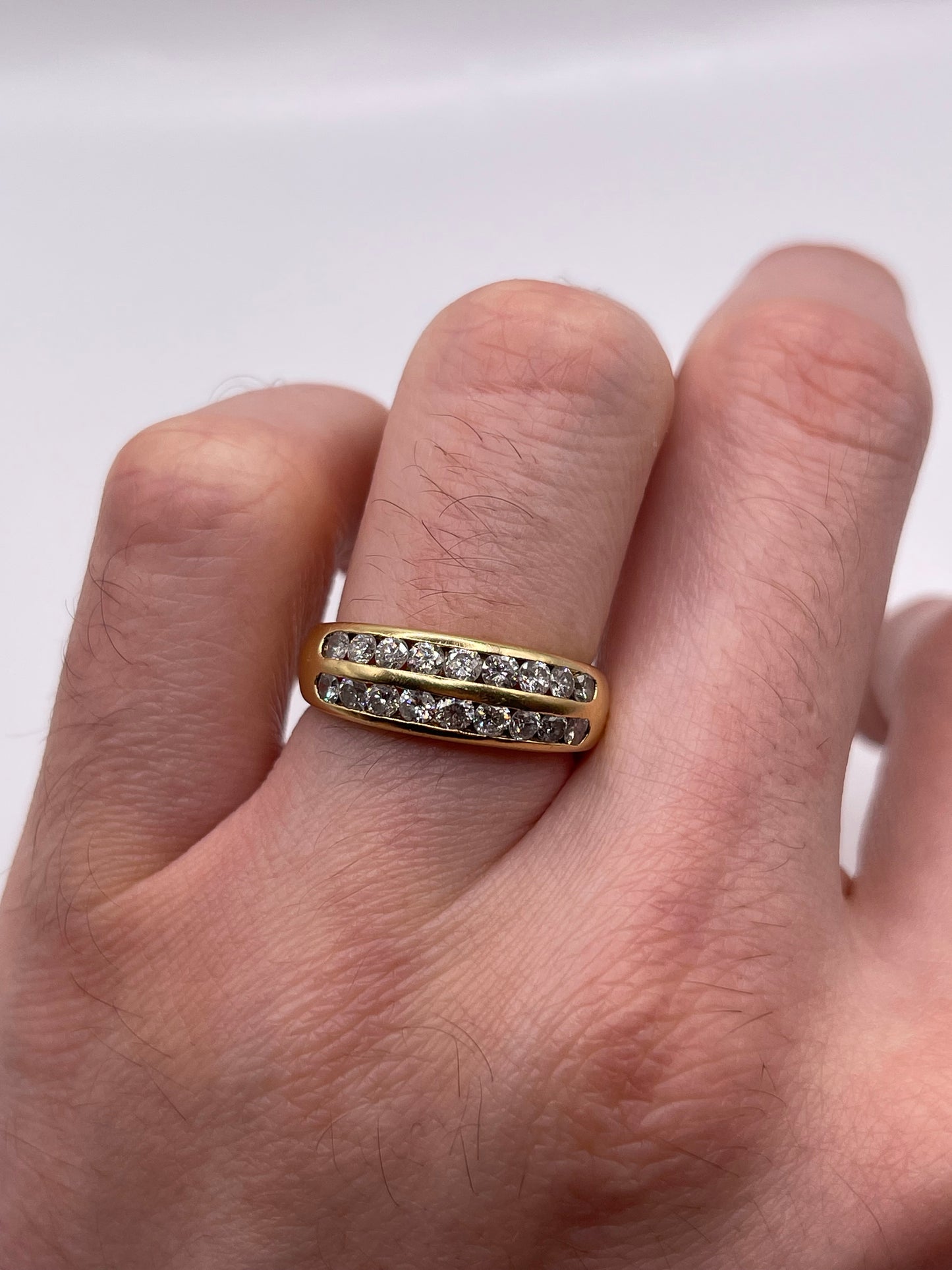 Heavy 18ct gold 1ct diamond cluster ring