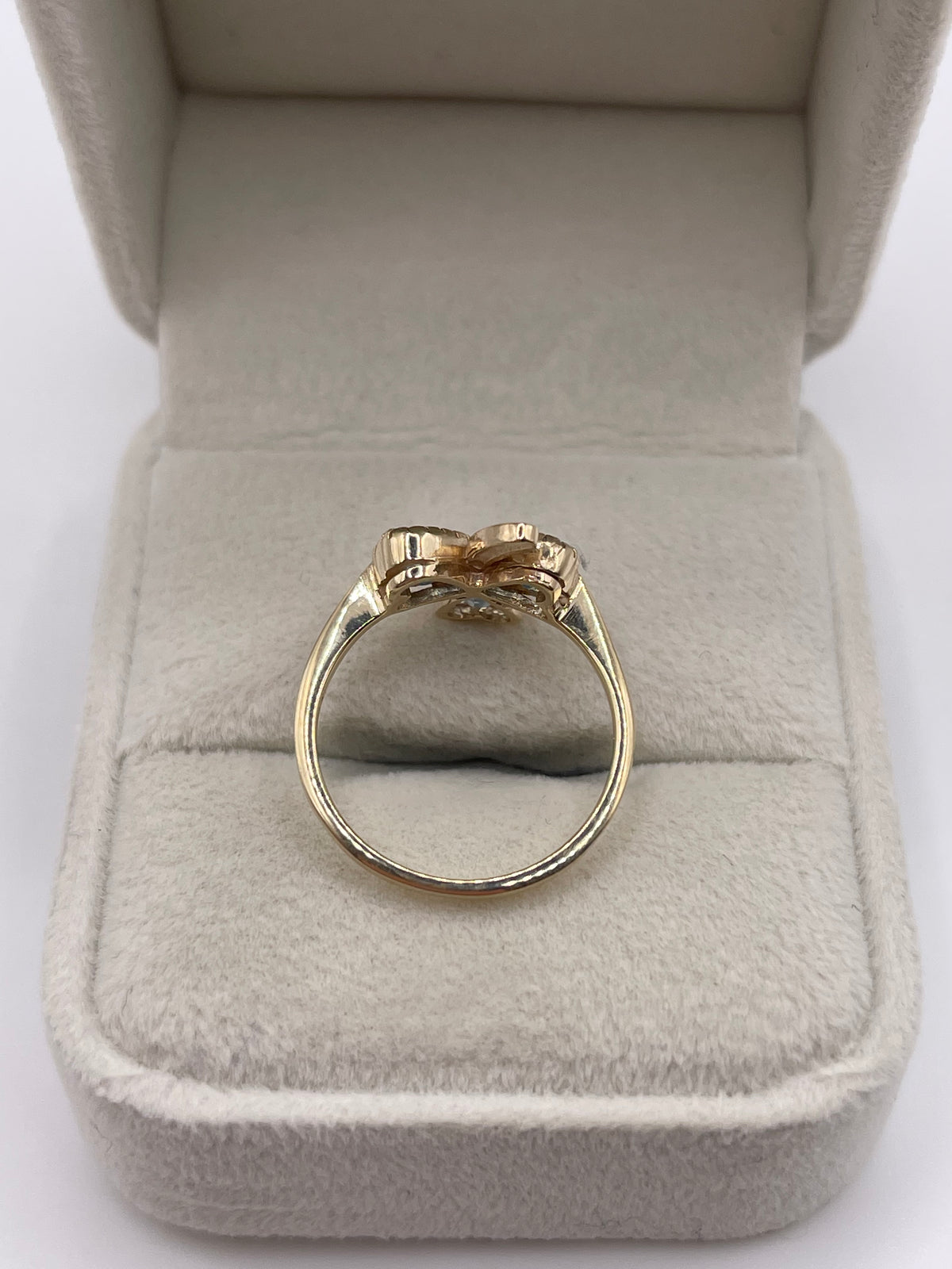 9ct gold topaz clover ring