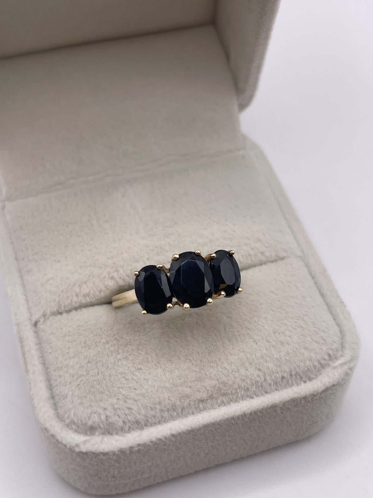 9ct gold sapphire ring