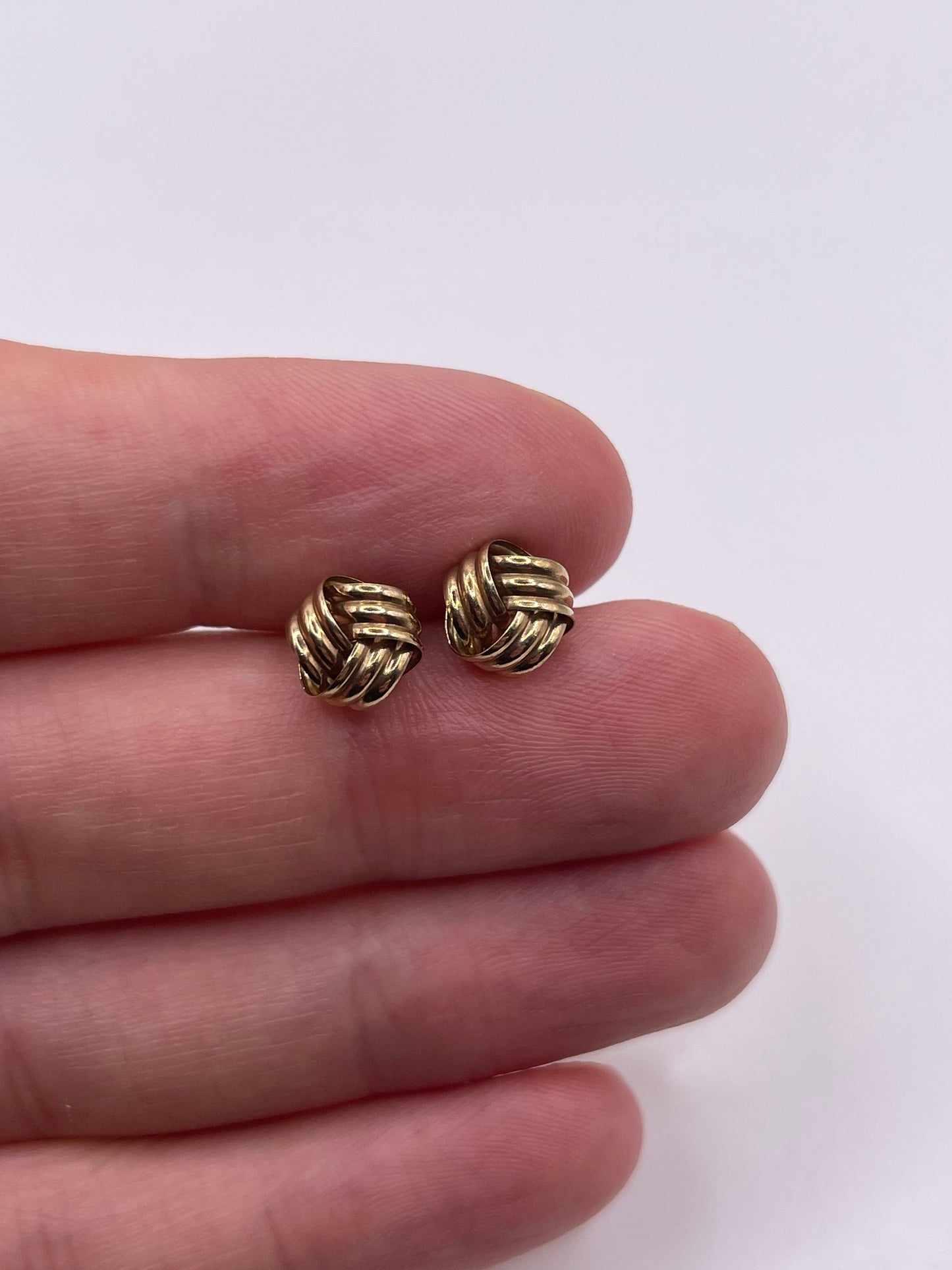 9ct gold knot earrings