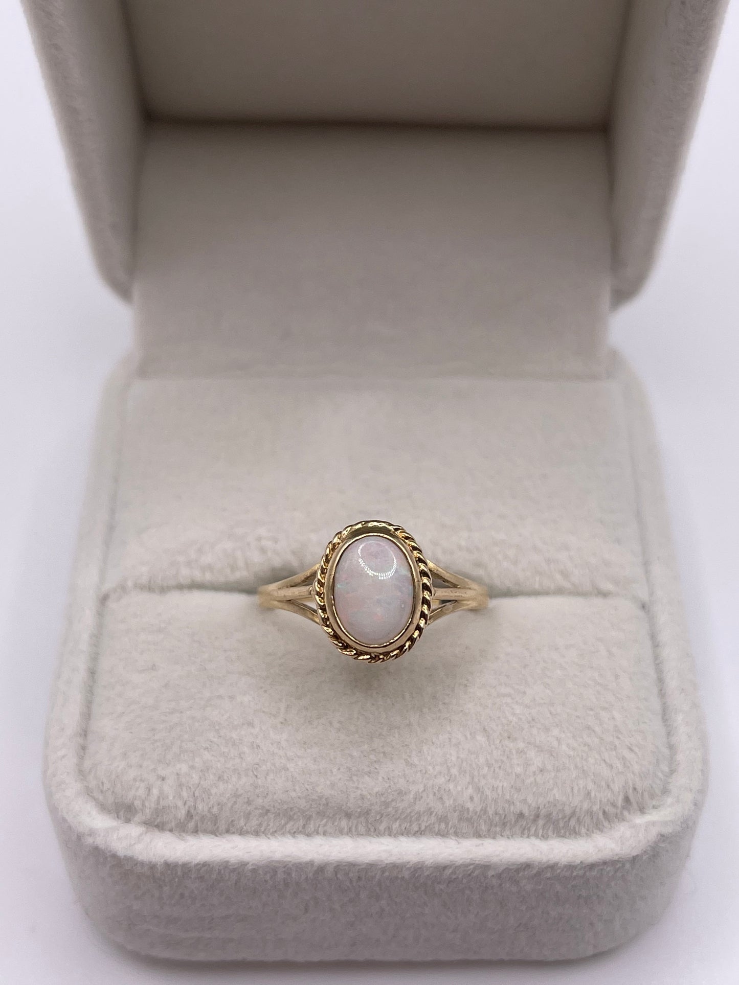 9ct gold opal ring