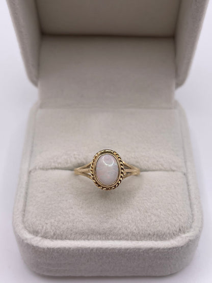 9ct gold opal ring