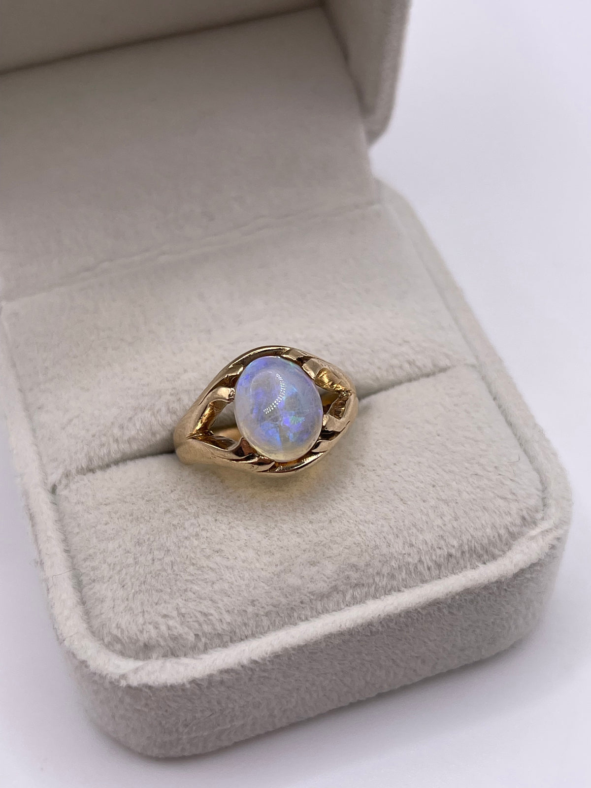 9ct gold opal gypsy ring