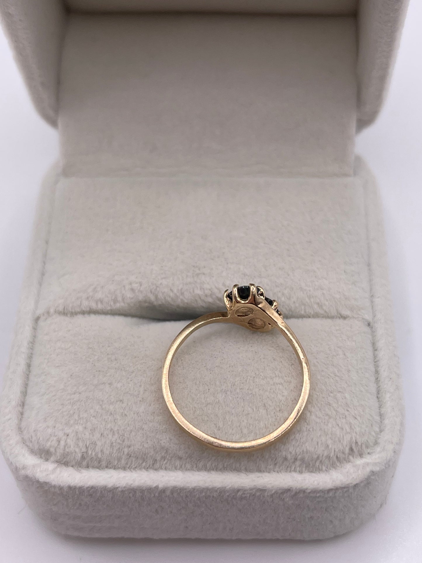 9ct gold sapphire ring