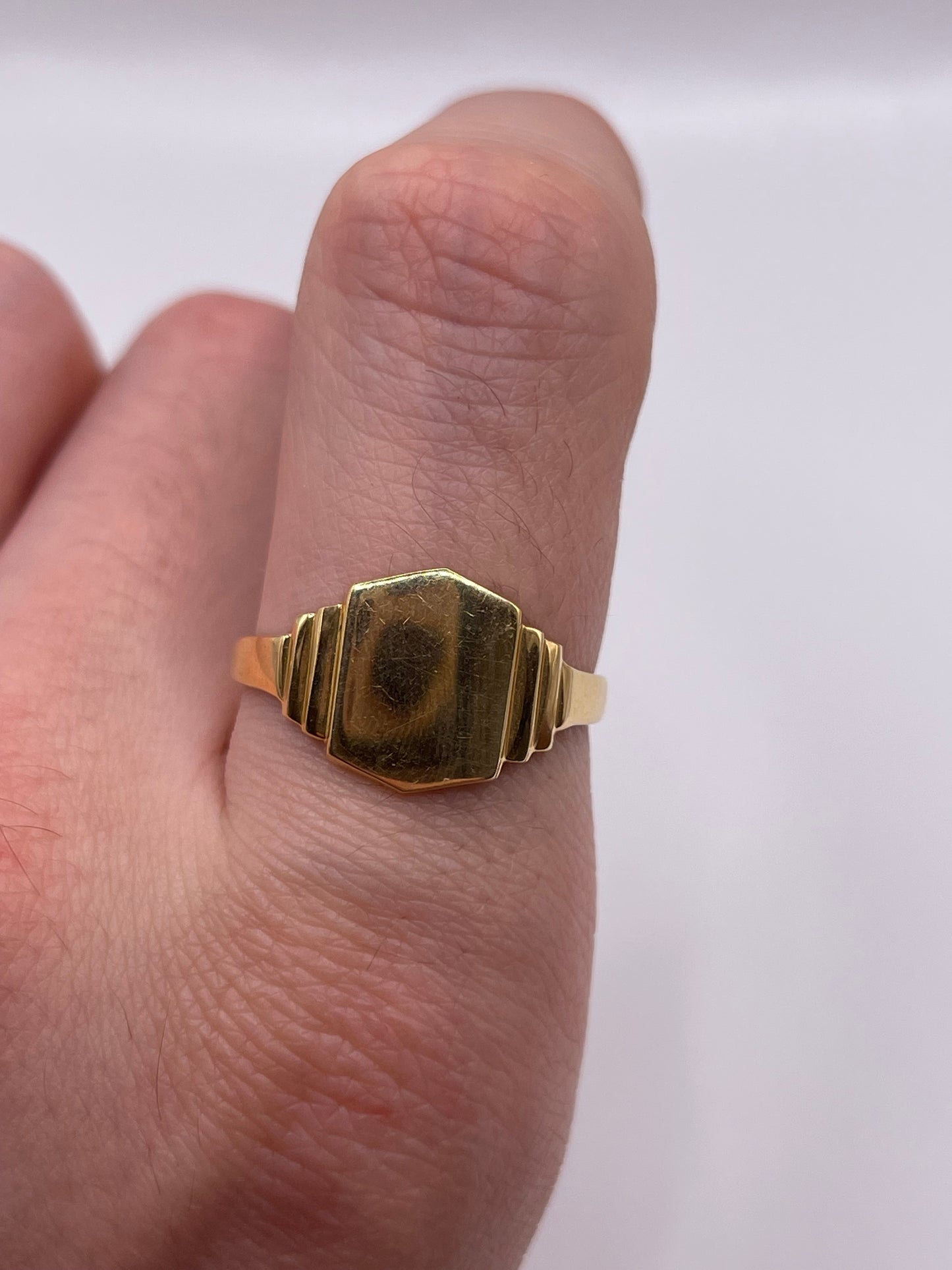 Heavy 18ct gold signet ring