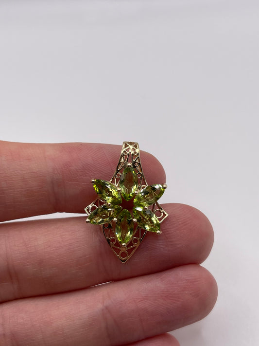 9ct gold peridot cluster pendant