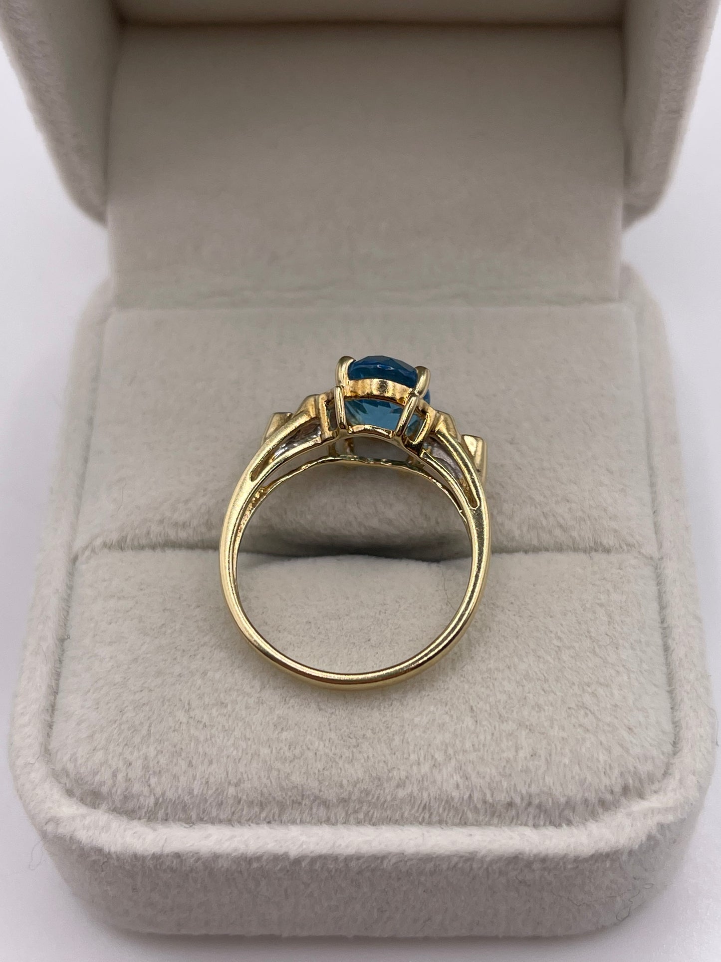 9ct gold blue topaz and diamond ring