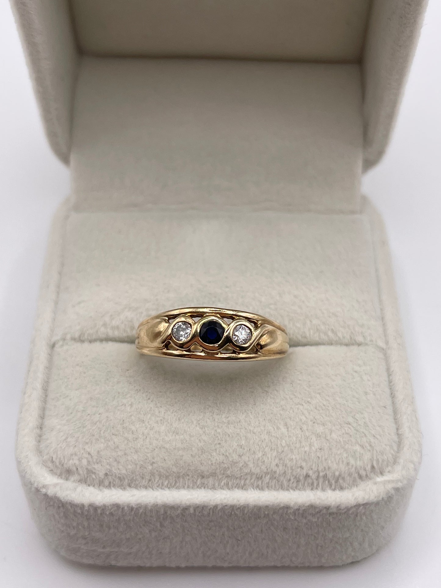9ct gold sapphire and cz ring