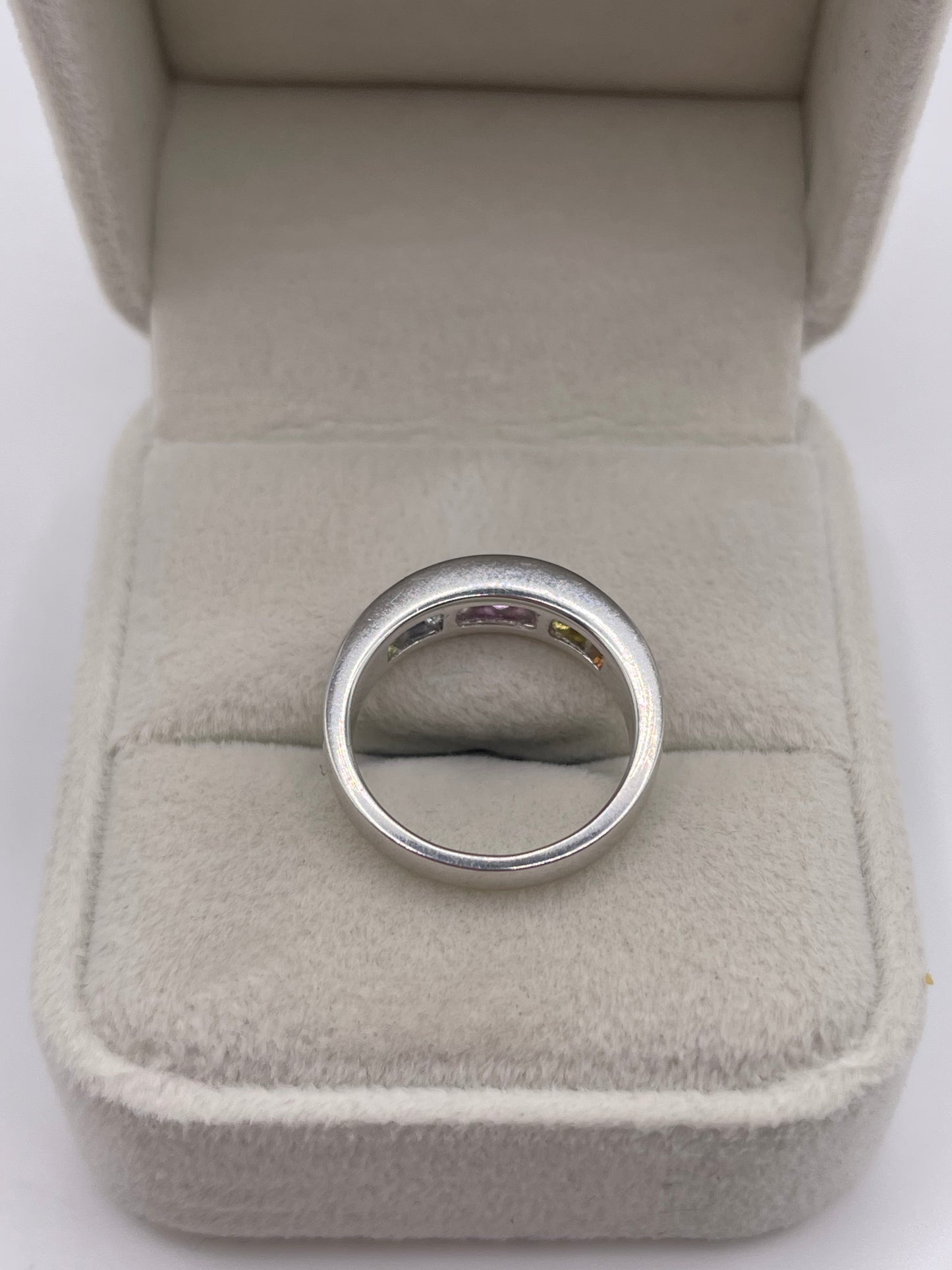 18ct white gold sapphire and diamond ring