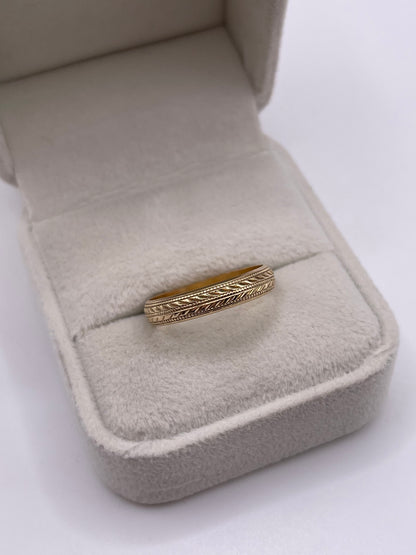 9ct gold patterned band