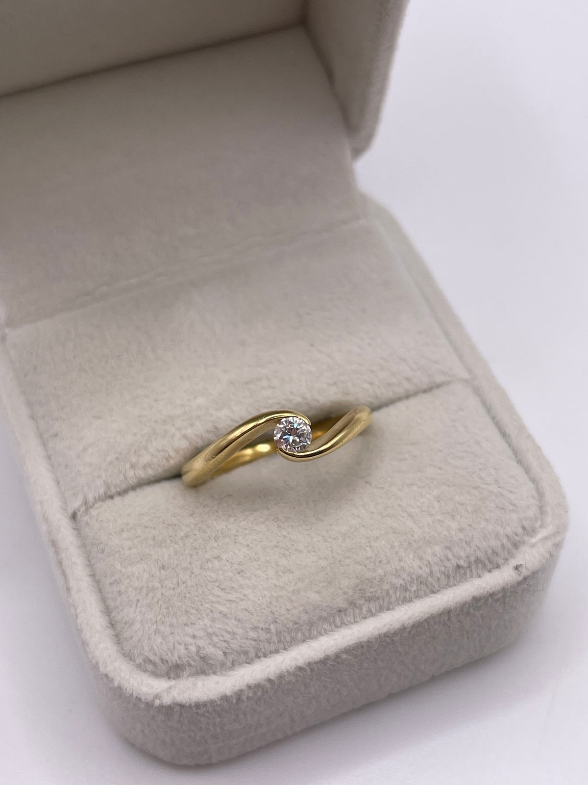18ct gold diamond ring
