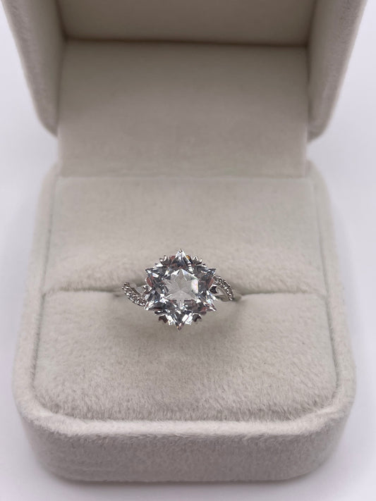 9ct white gold topaz ring