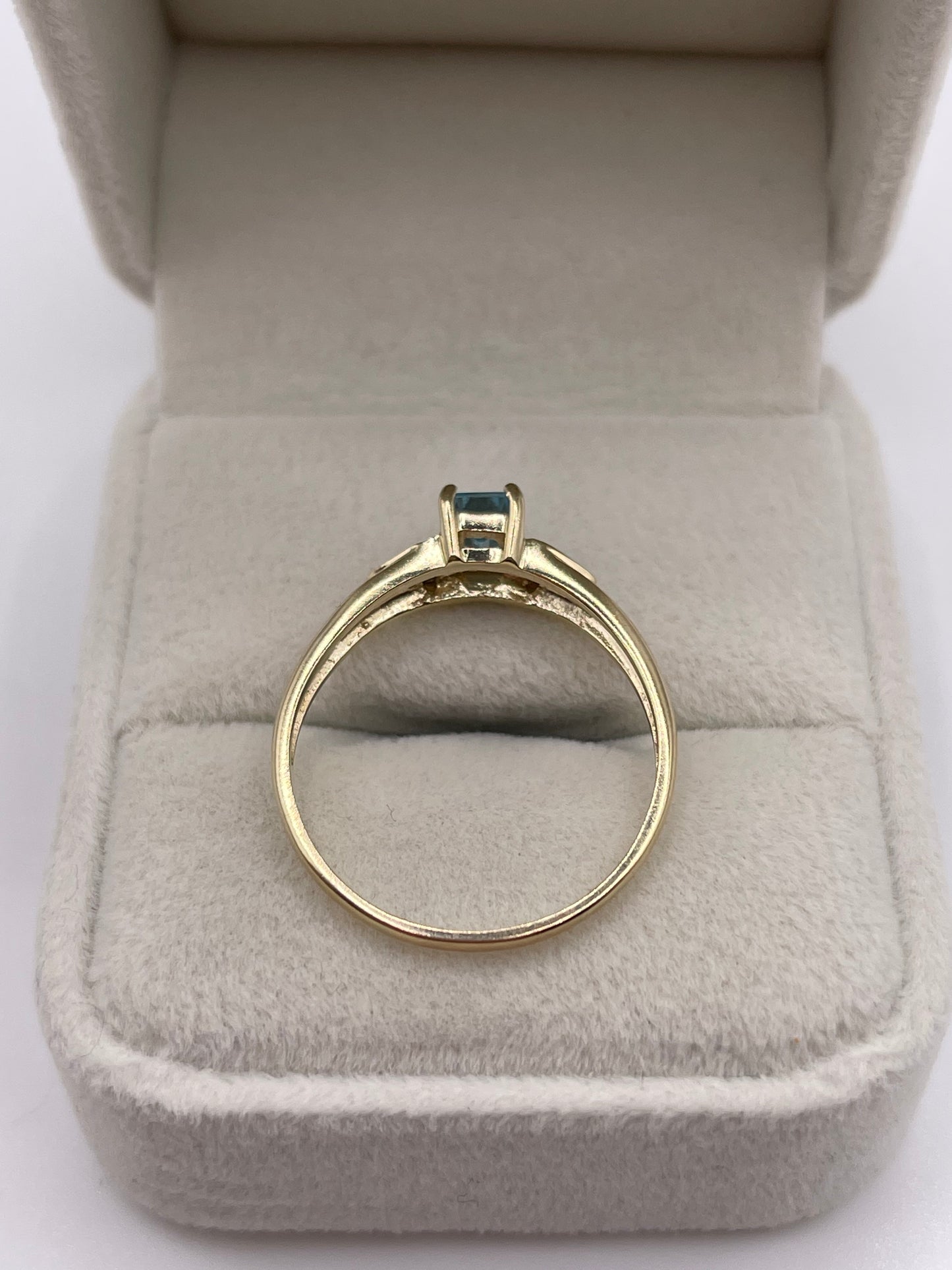 9ct gold topaz and zircon ring