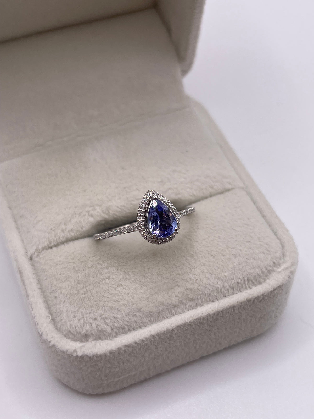 9ct white gold tanzanite and diamond ring