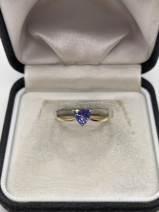 9ct gold tanzanite ring