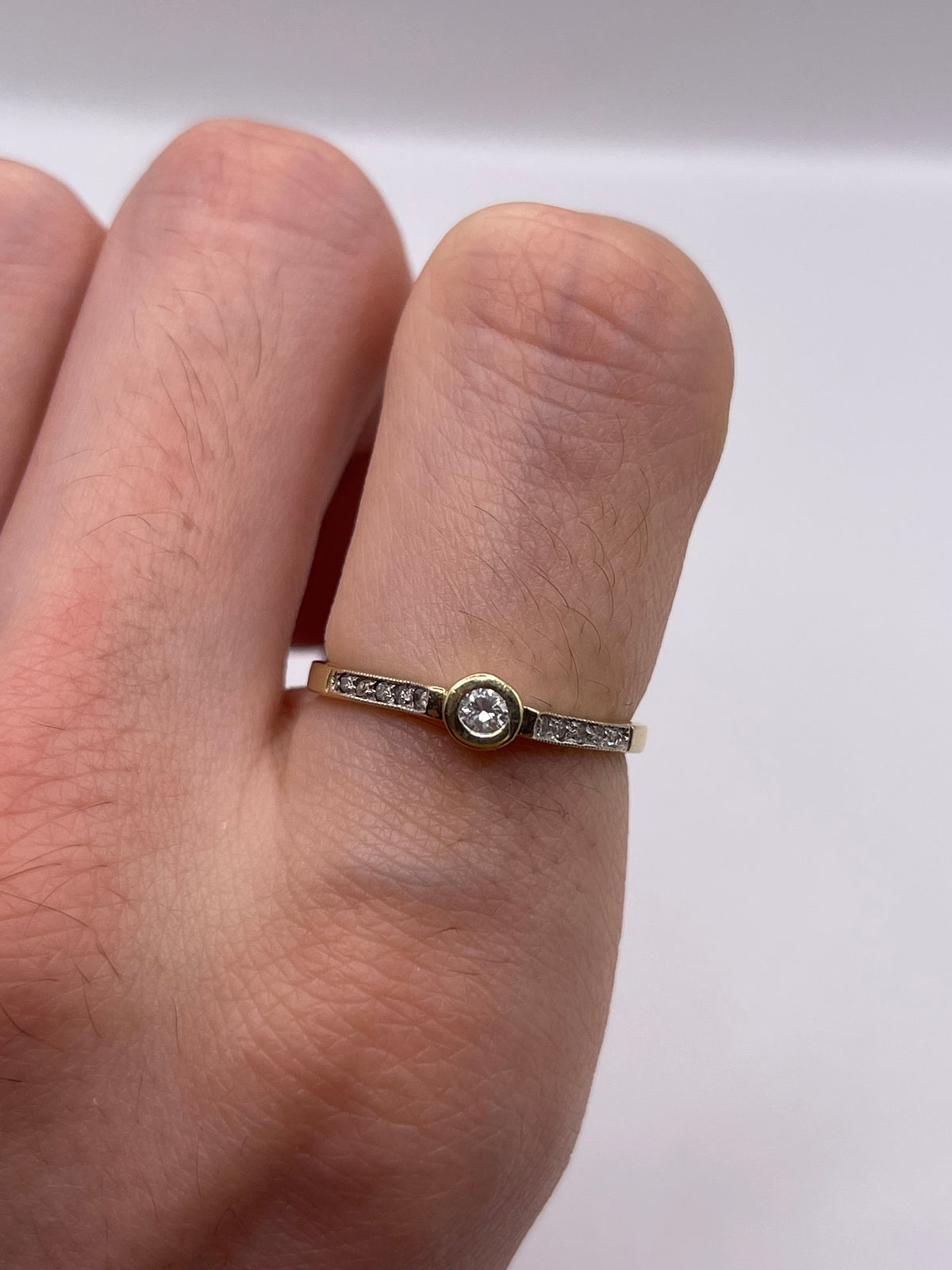 9ct gold diamond ring