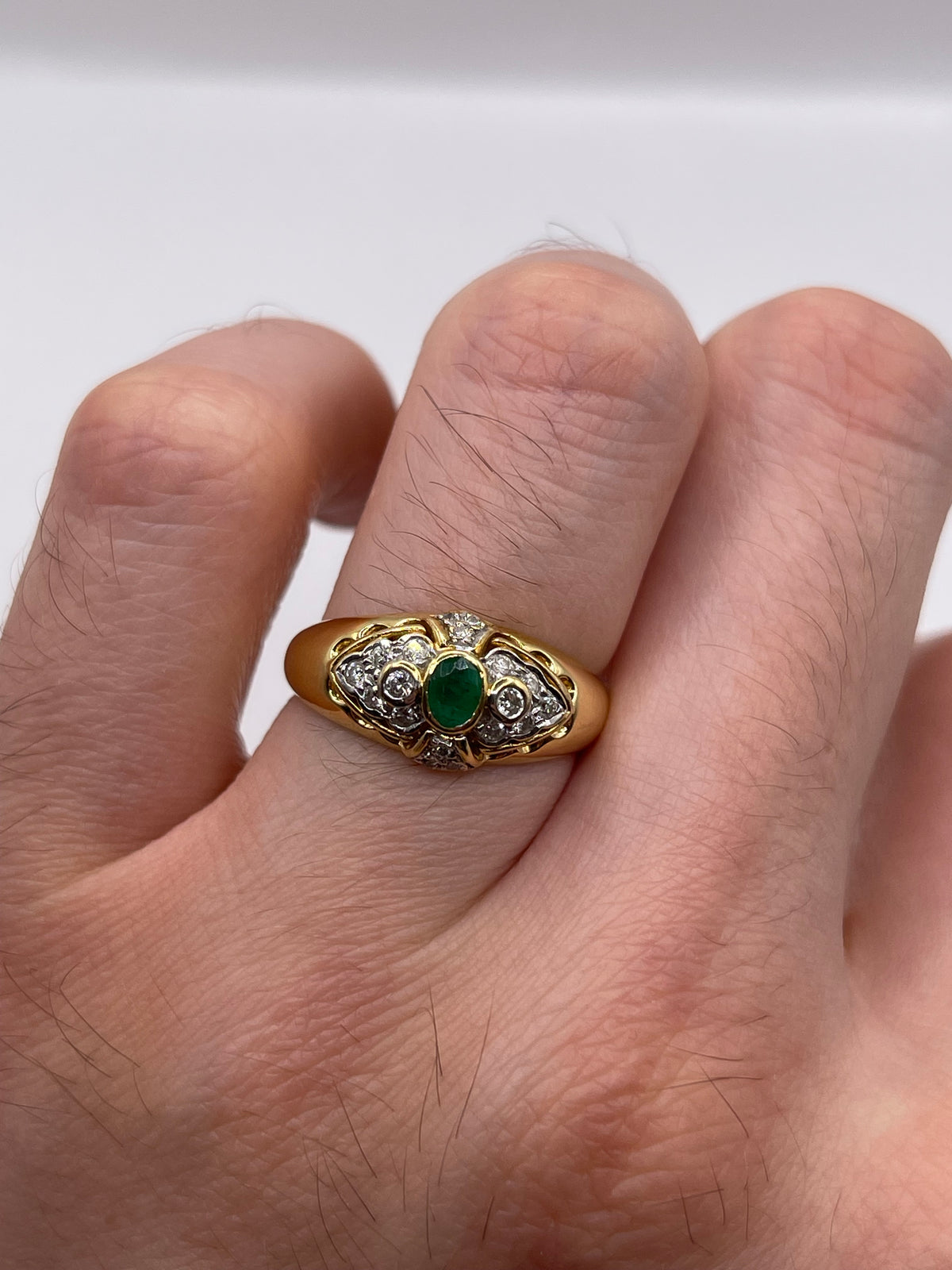 18ct gold emerald and diamond ring