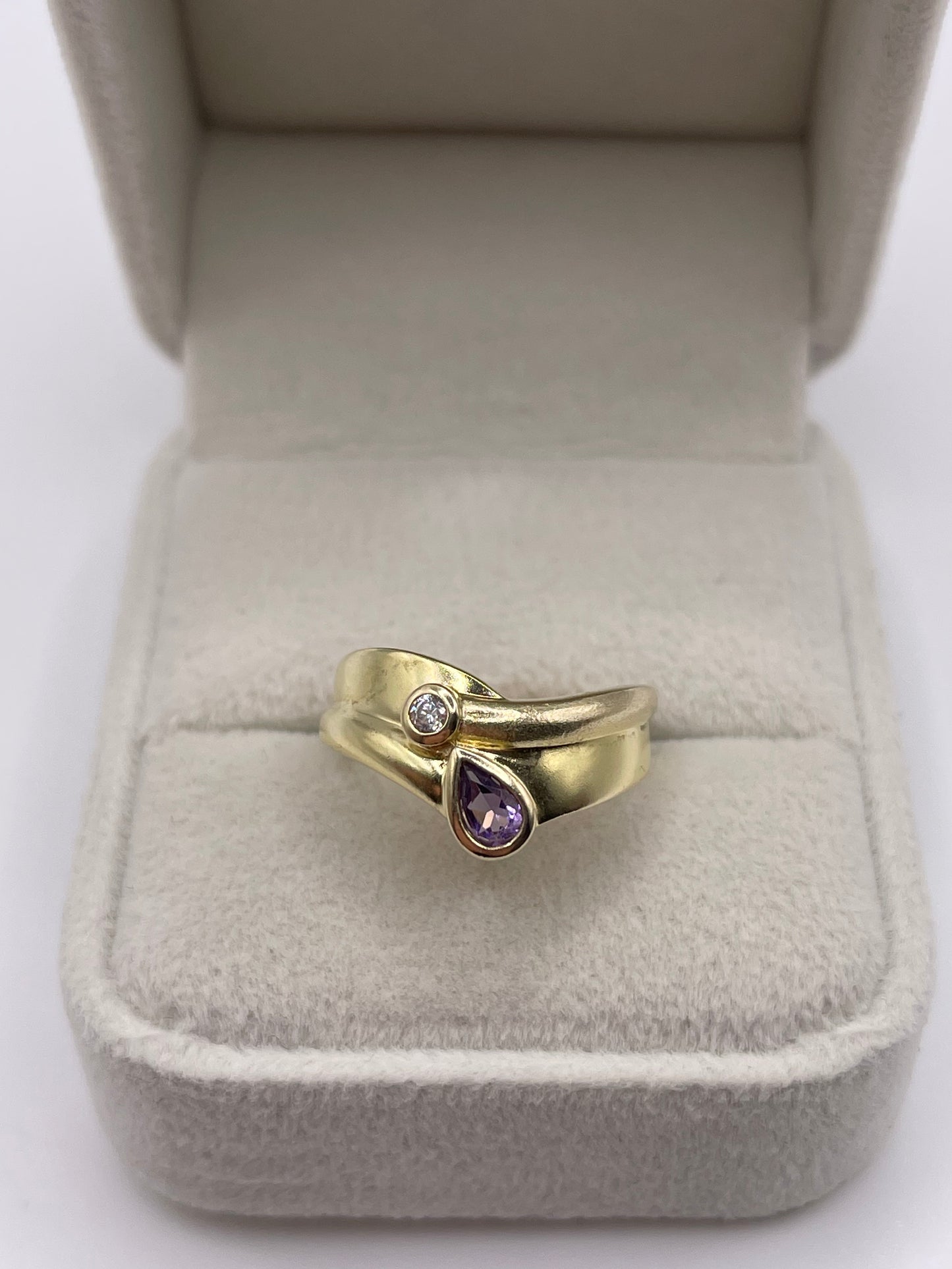 9ct gold amethyst and diamond ring