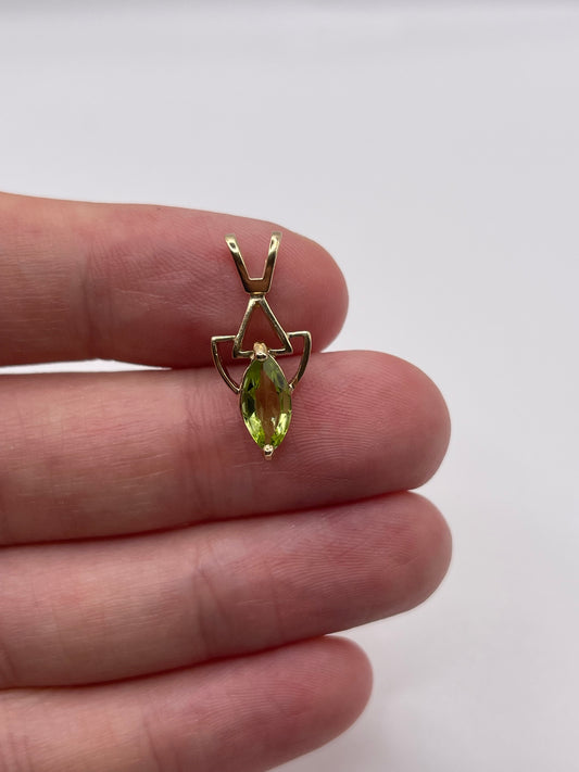9ct gold peridot pendant