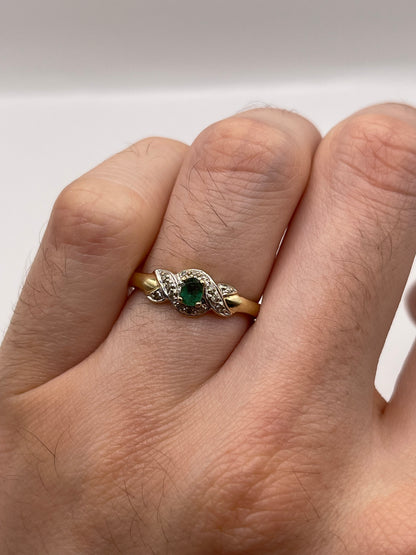 9ct gold emerald and diamond ring