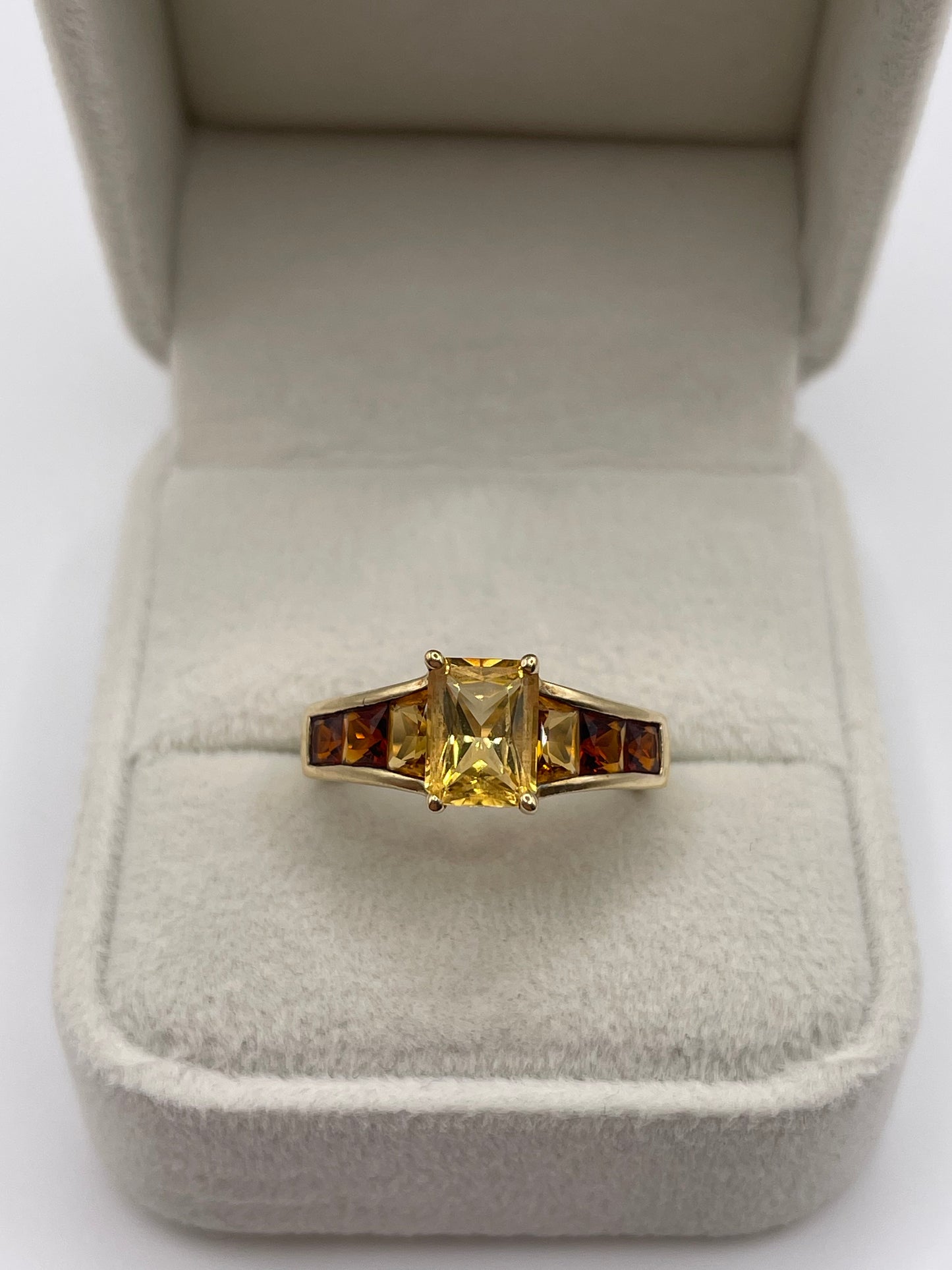 9ct gold citrine ring