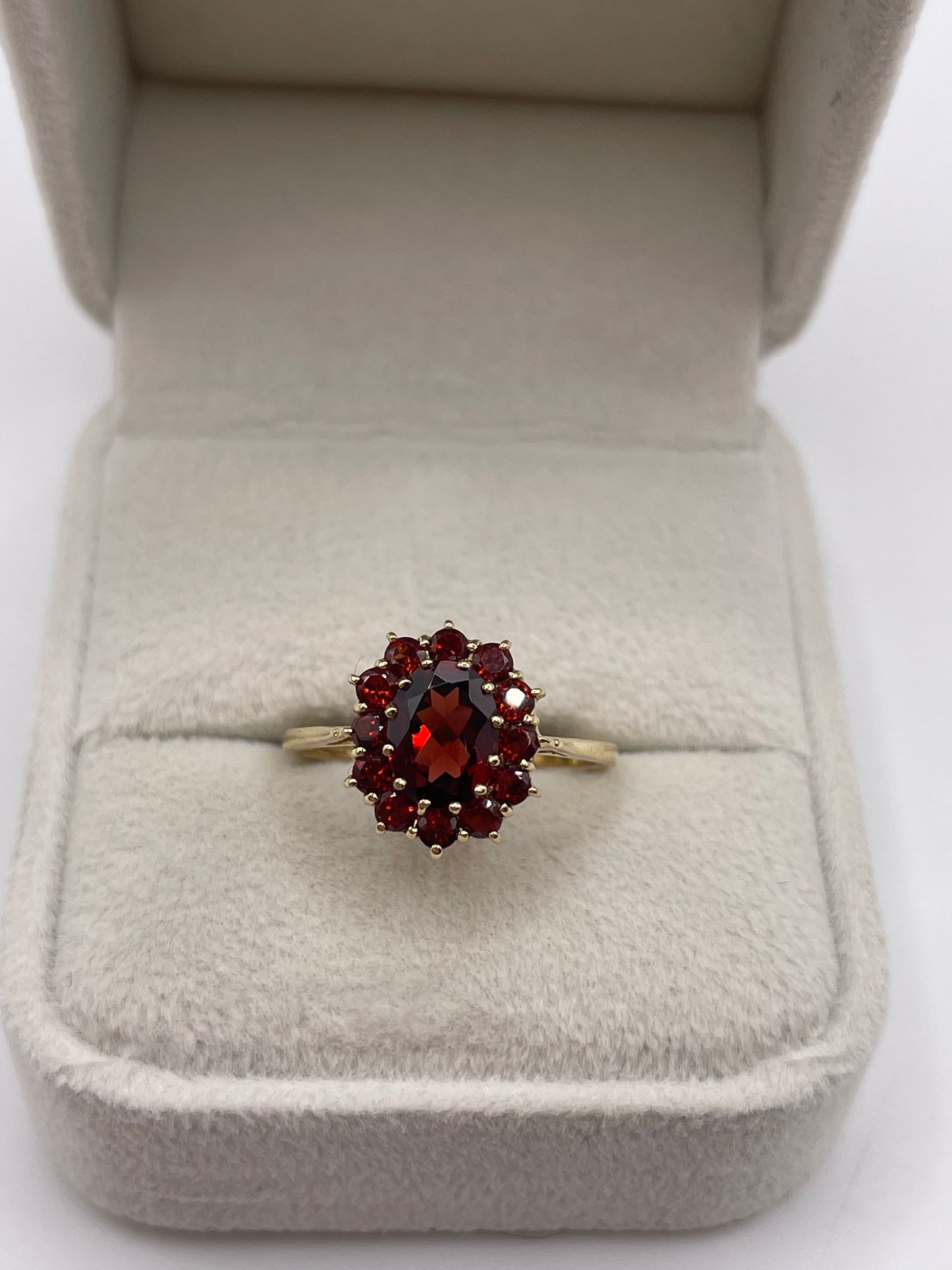 9ct gold garnet cluster ring