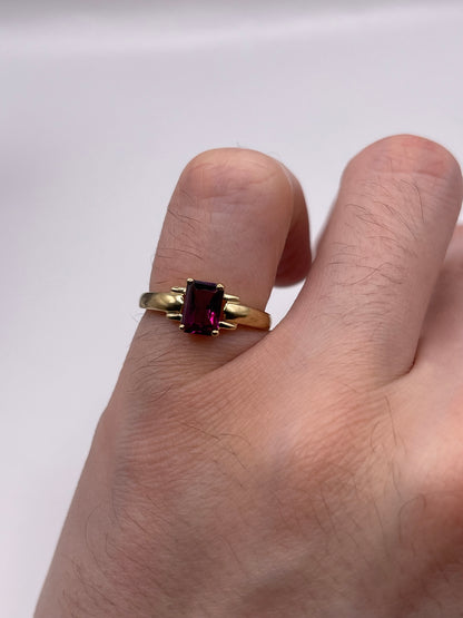 9ct gold garnet ring