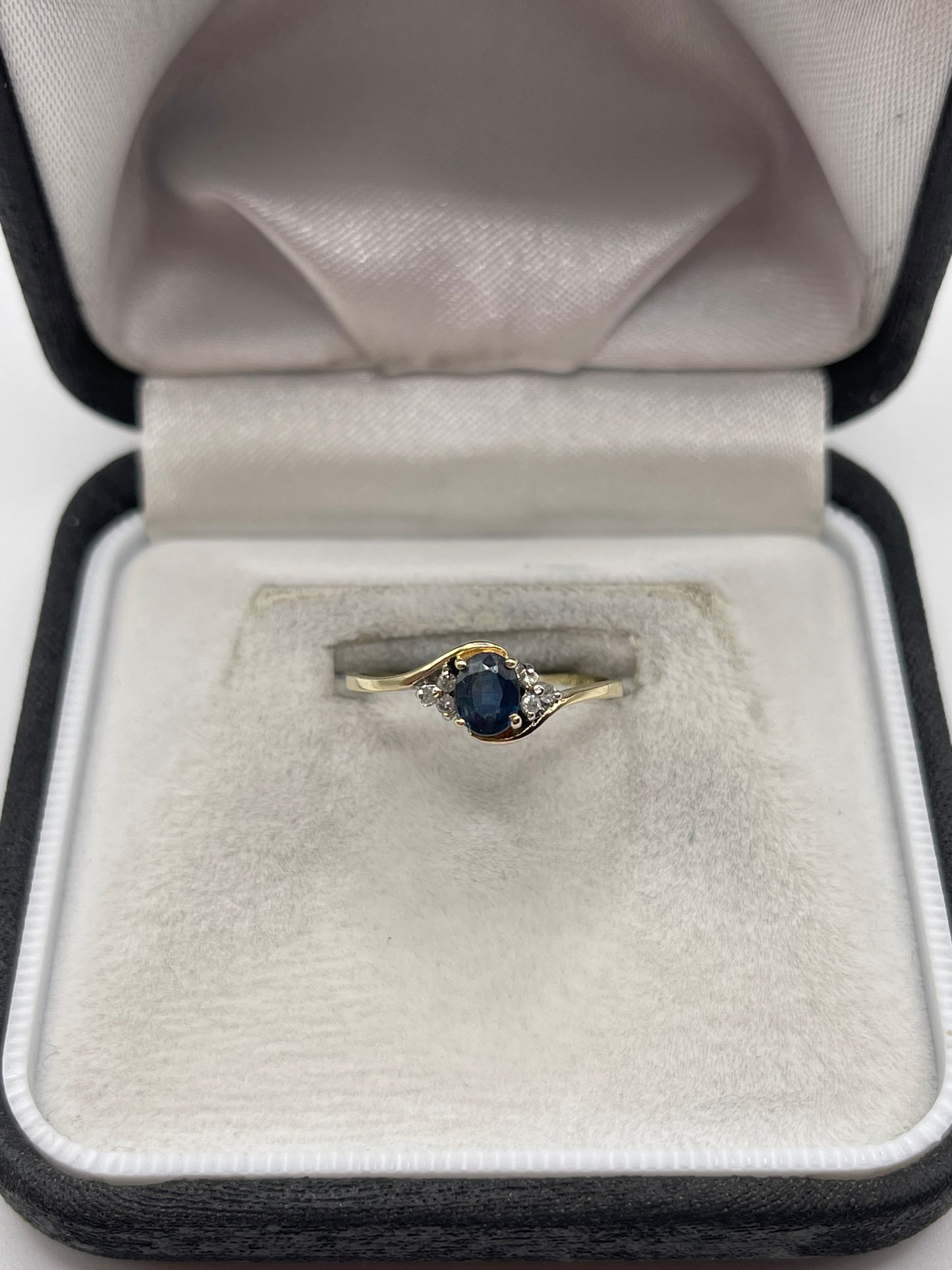 9ct gold sapphire and diamond ring