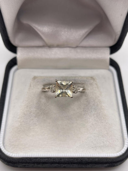 Silver topaz ring
