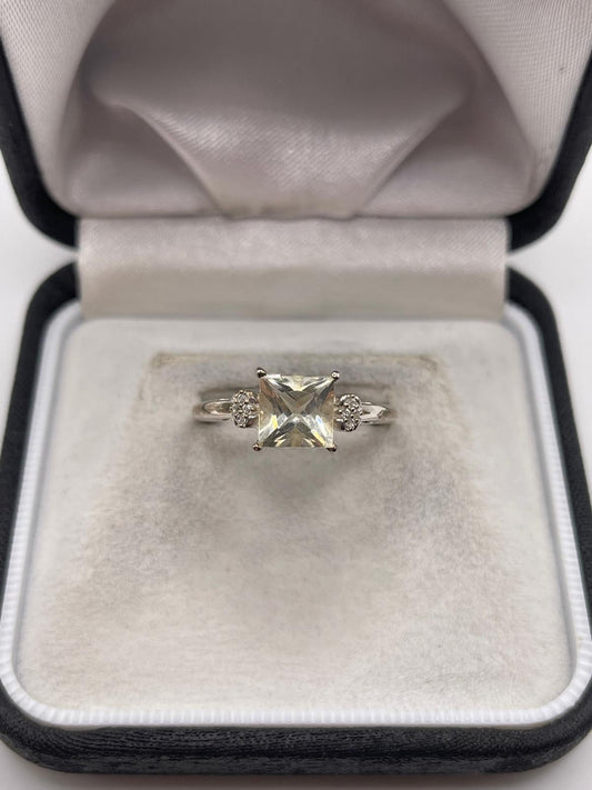 Silver topaz ring