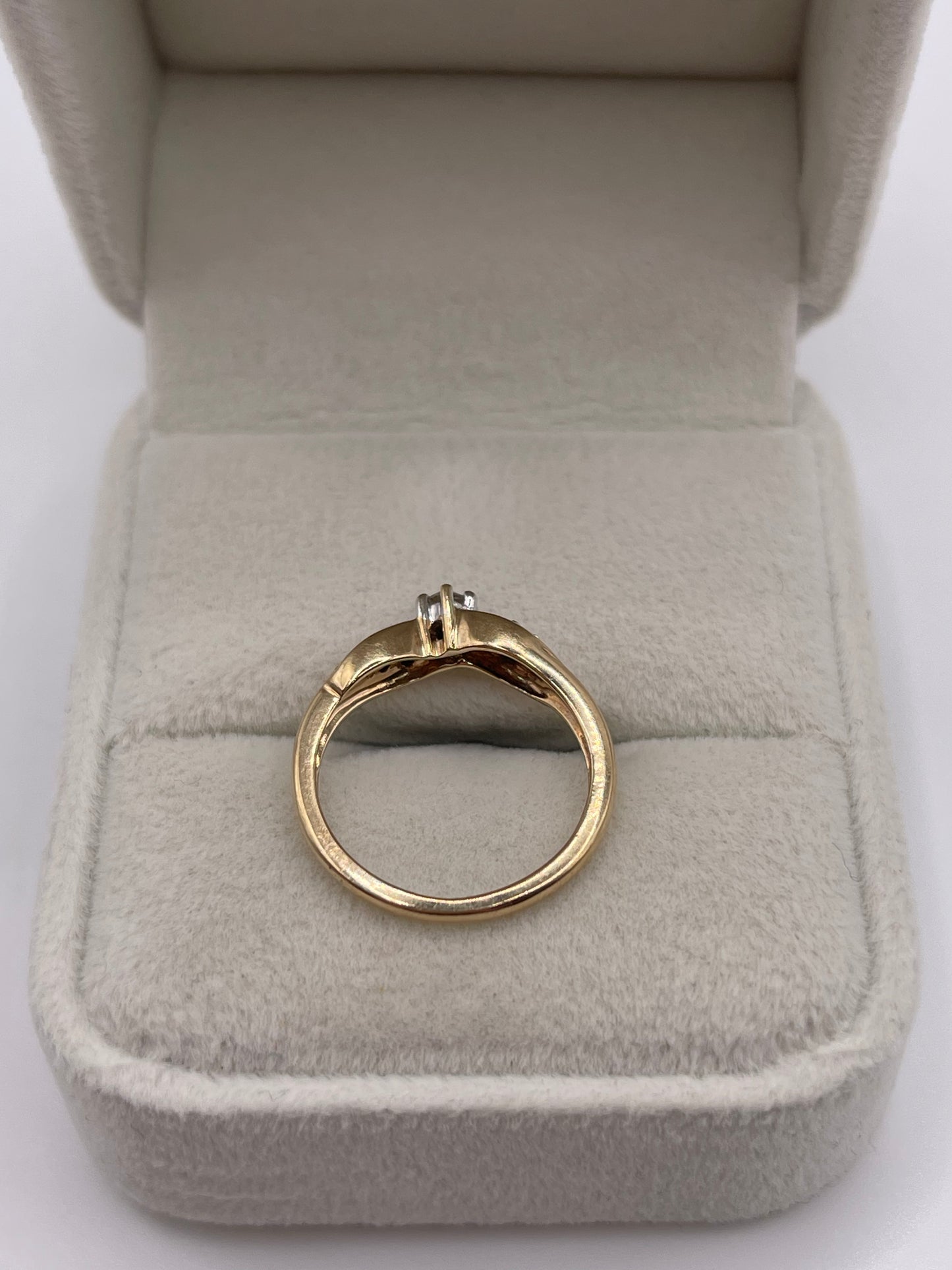 9ct gold diamond ring