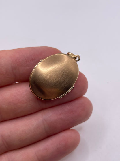 9ct gold locket pendant