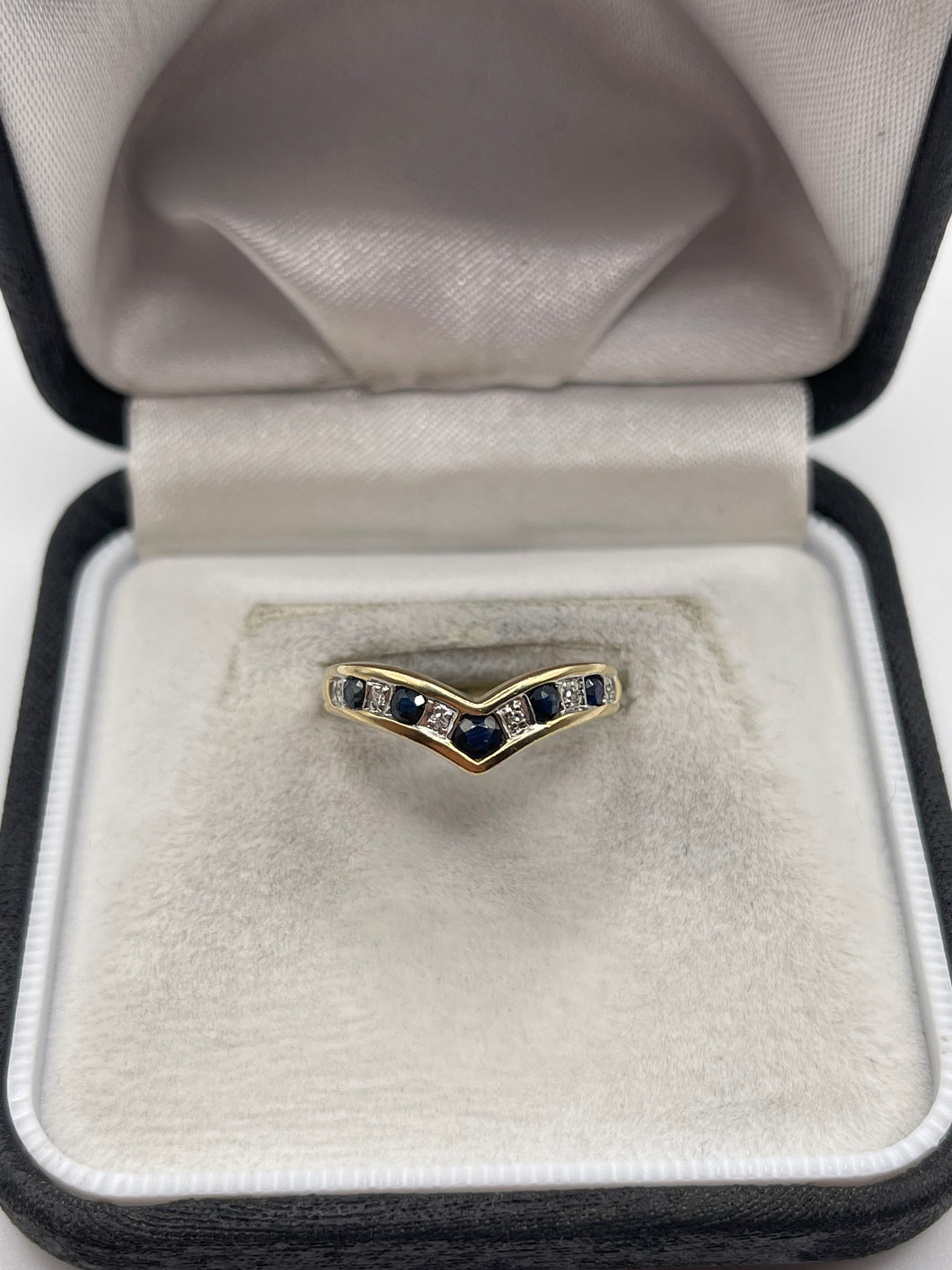 9ct gold sapphire and diamond ring