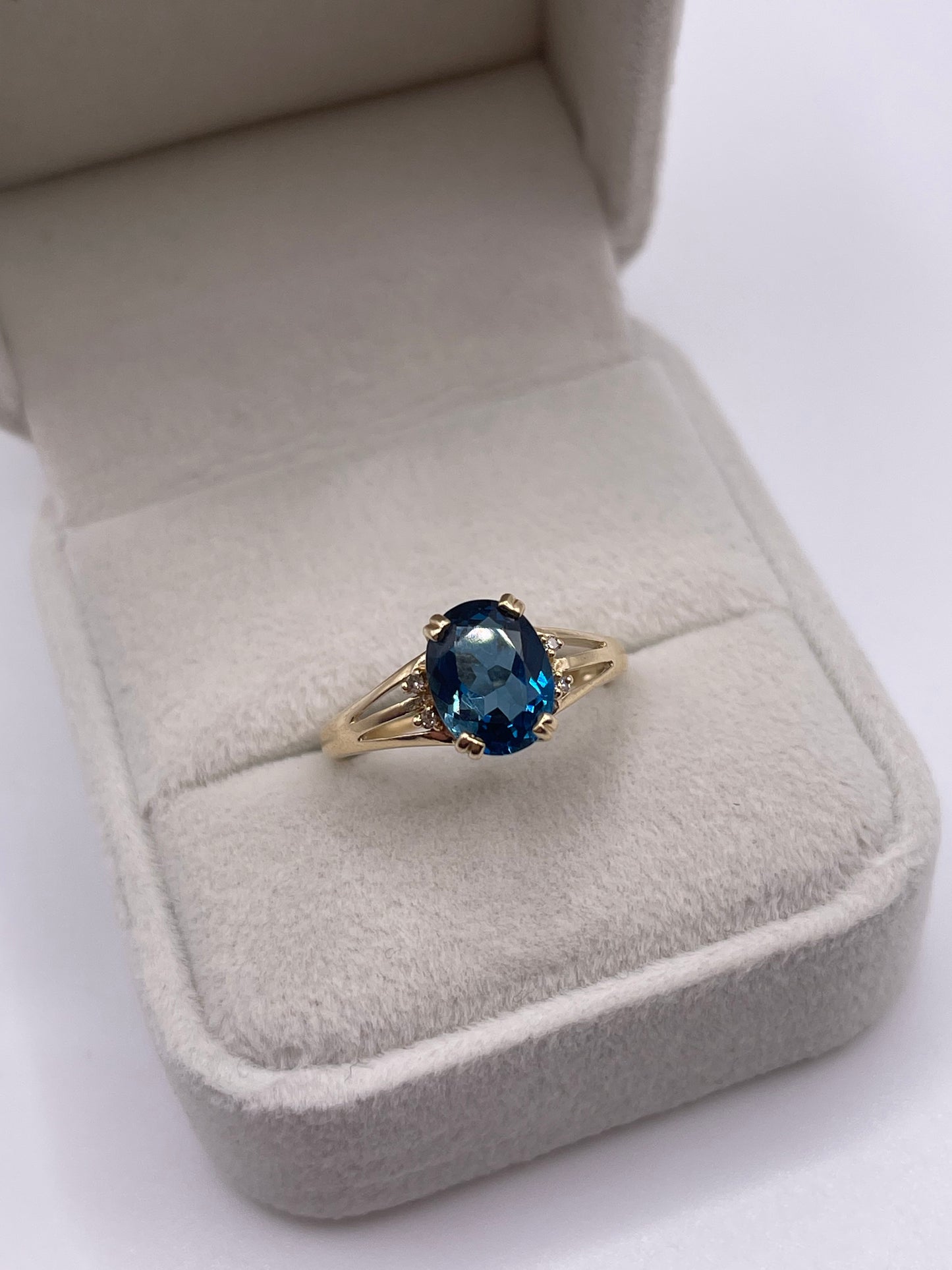 9ct gold topaz and diamond ring