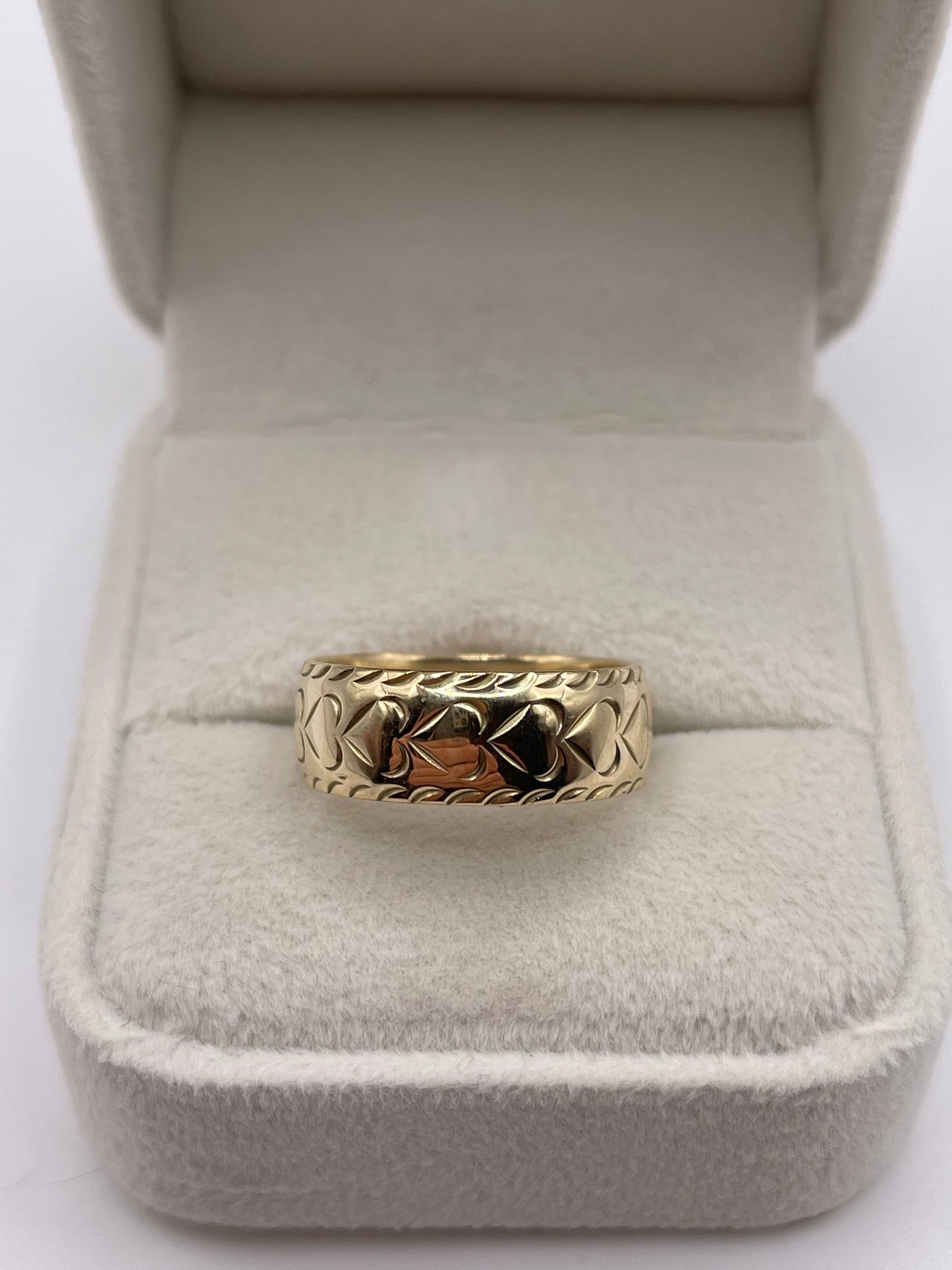 9ct gold patterned band
