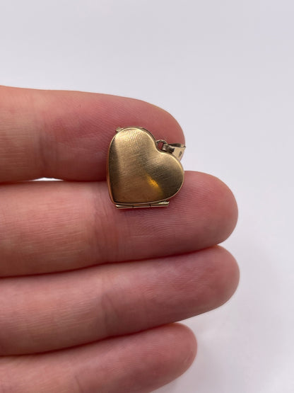 9ct gold heart locket pendant