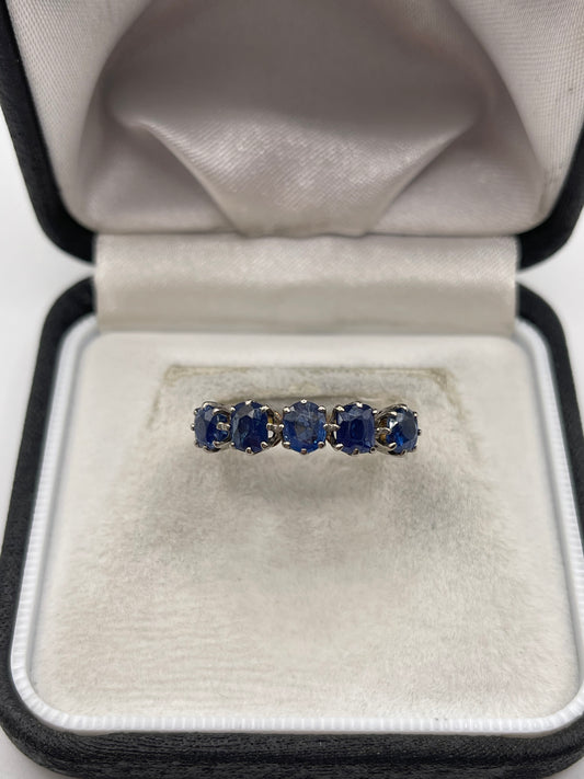 18ct gold sapphire ring