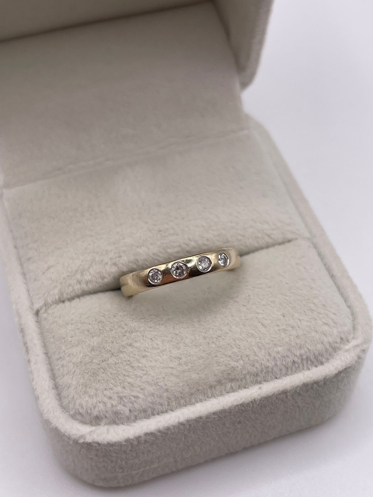 18ct white gold diamond ring