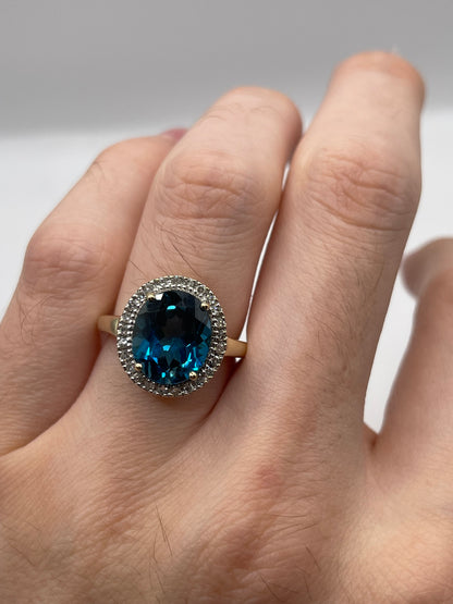 9ct gold London blue topaz and diamond ring