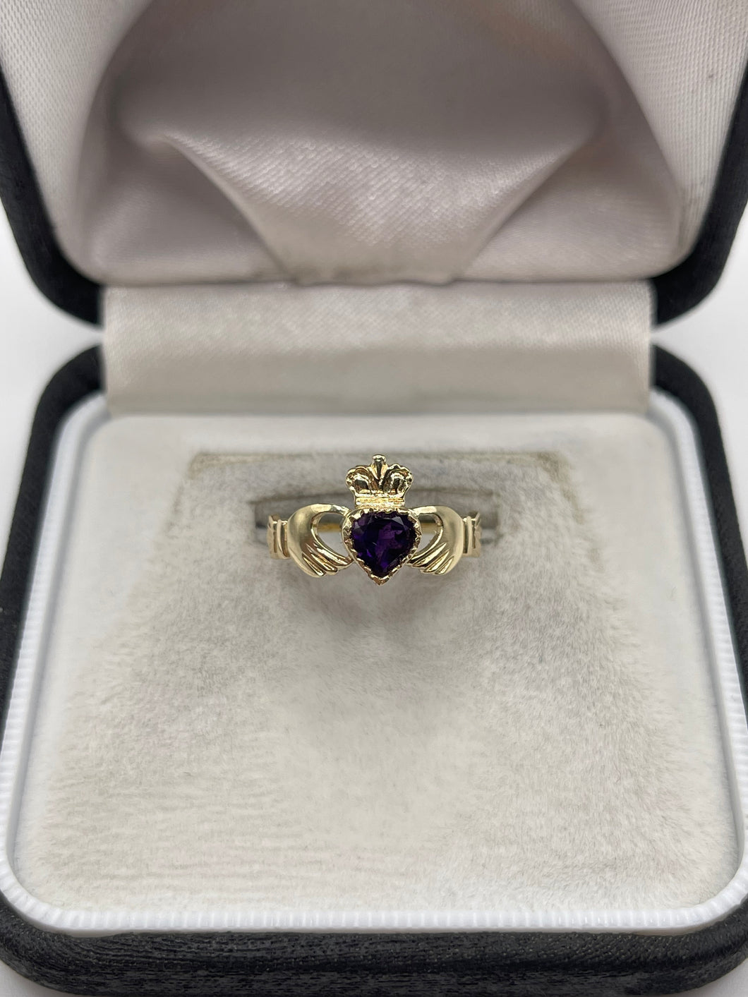 9ct gold amethyst claddagh ring