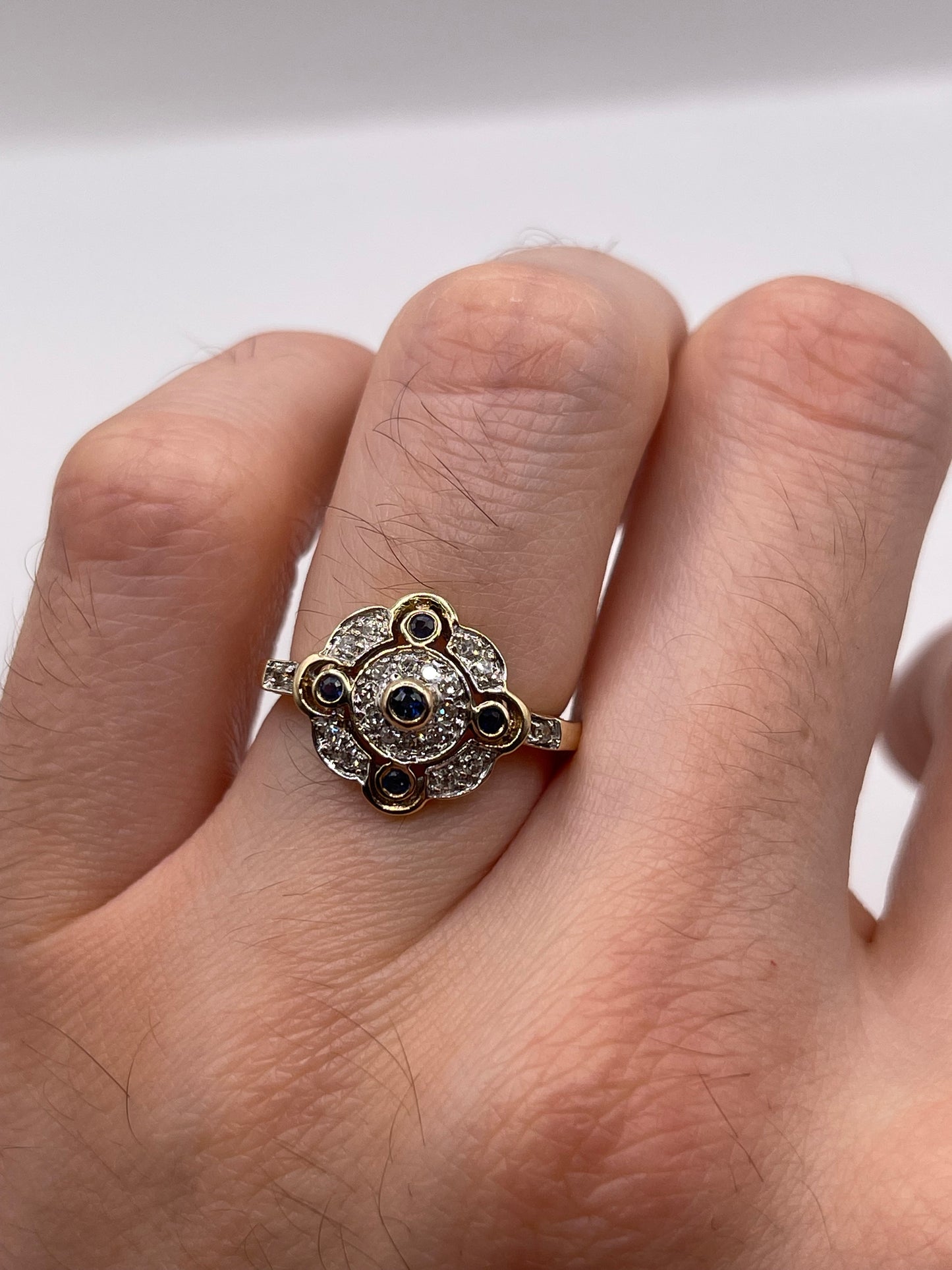 9ct gold sapphire and diamond ring