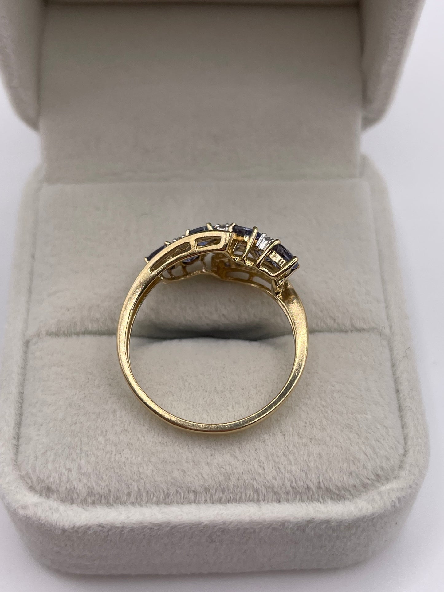 9ct gold tanzanite and diamond ring