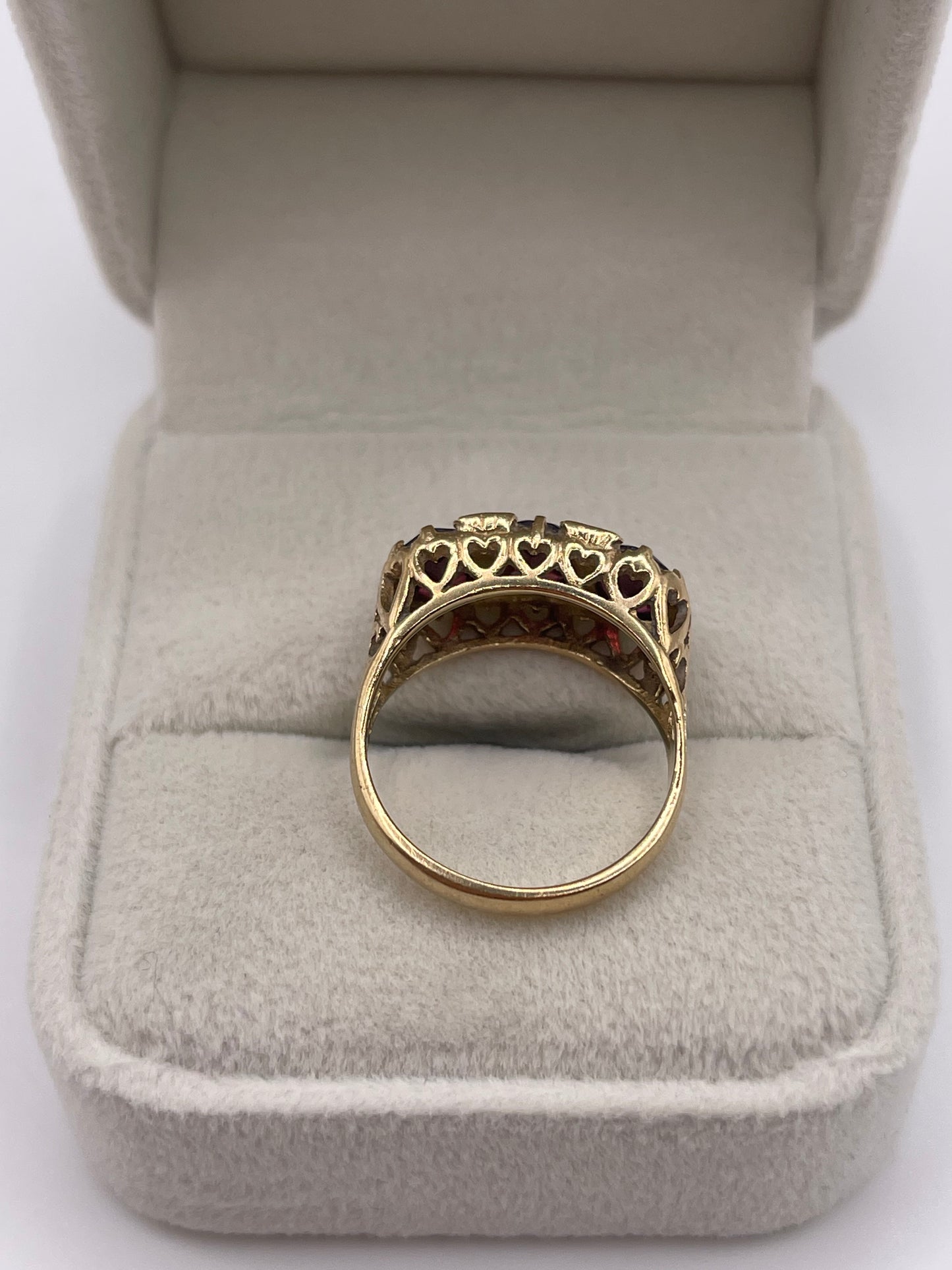 9ct gold garnet ring