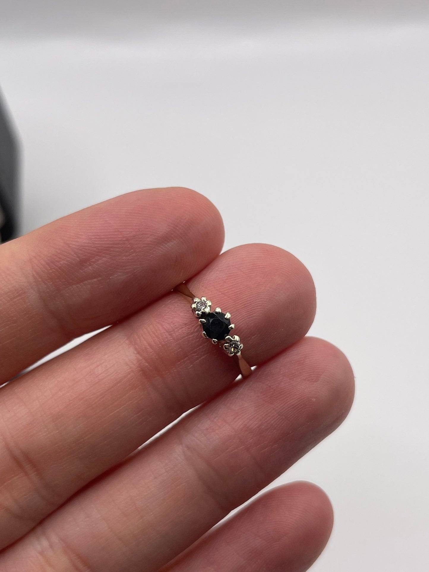 9ct gold sapphire and diamond ring