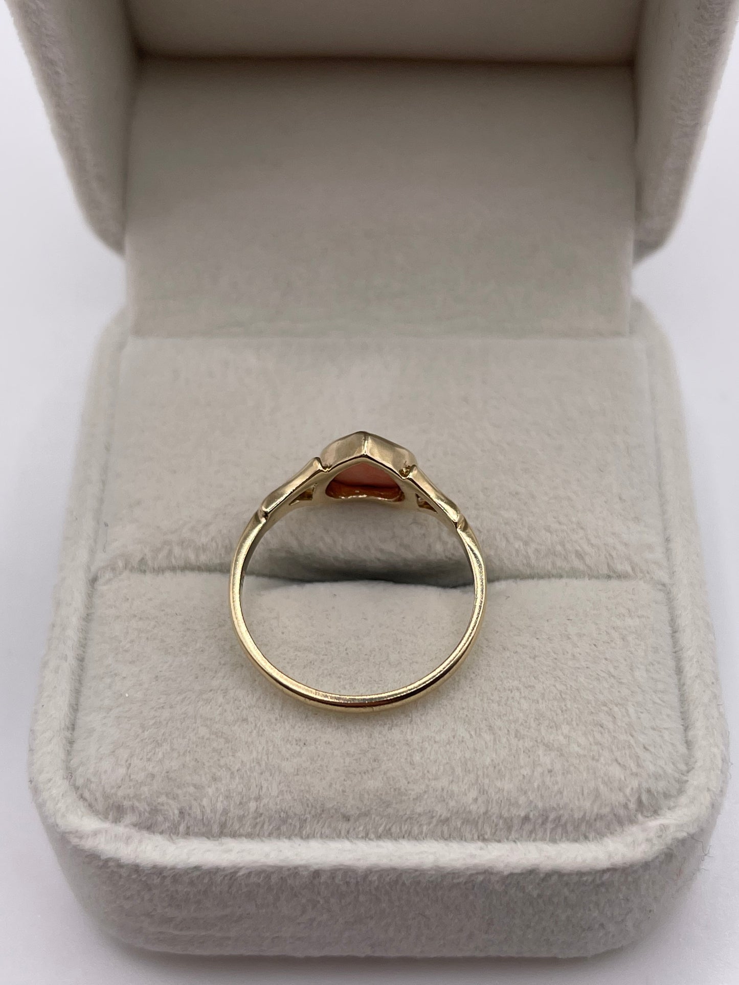 9ct gold heart coral ring