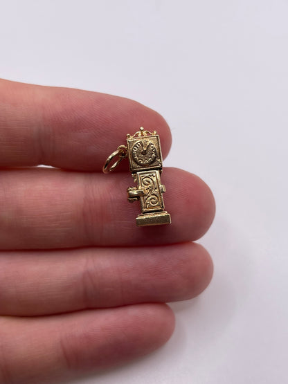 9ct gold mouse ran up the clock charm
