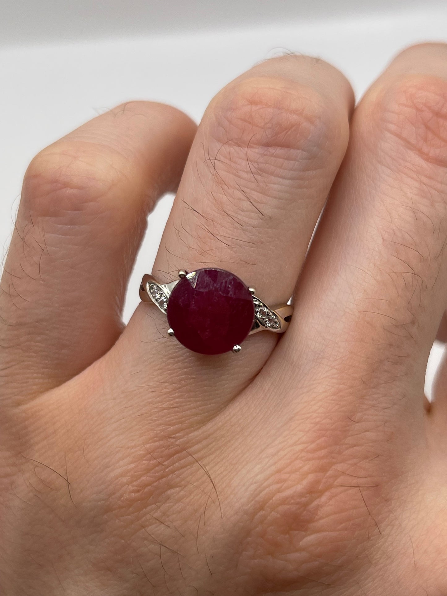 9ct white gold ruby and zircon ring