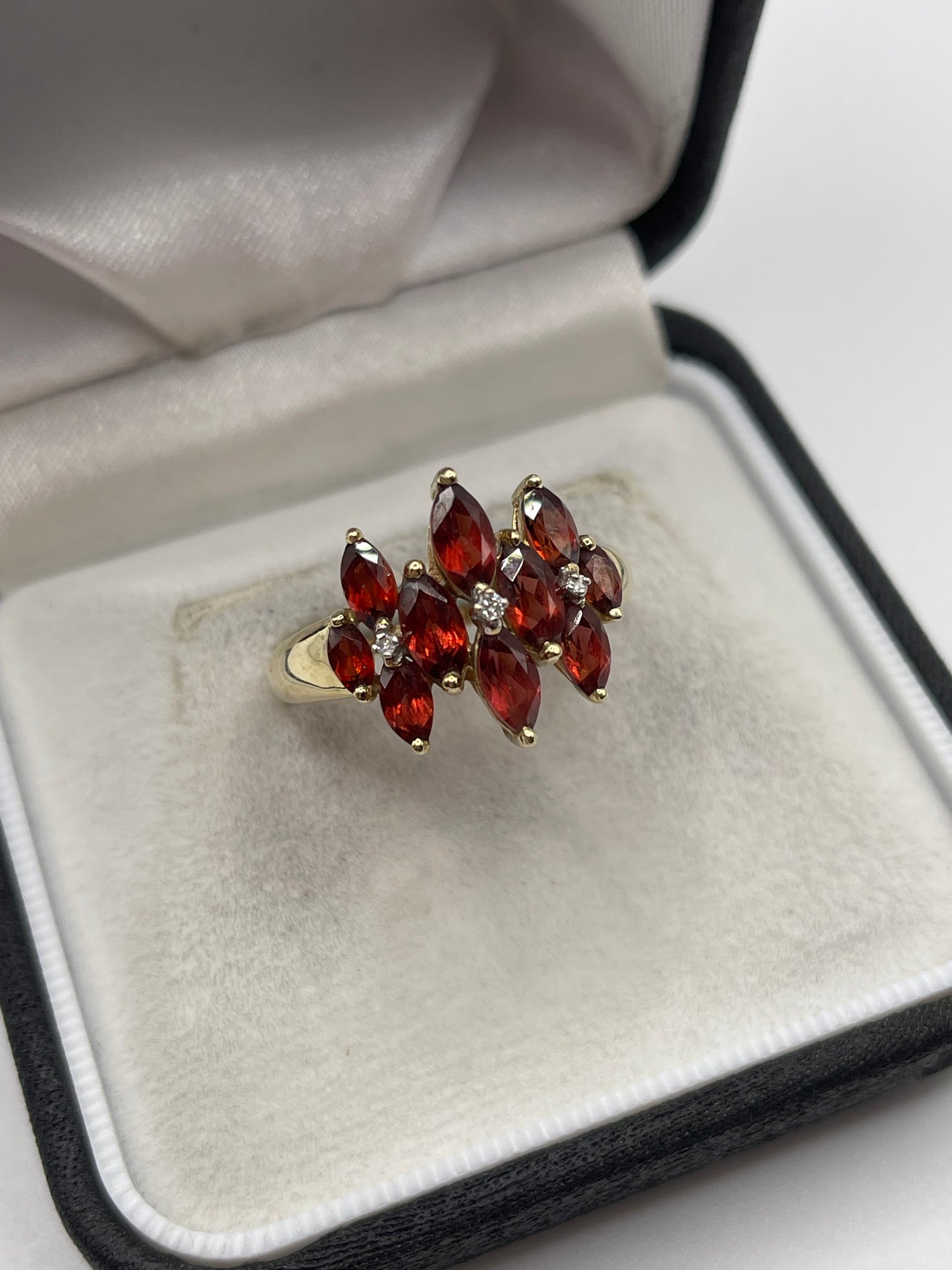 9ct gold garnet and diamond ring